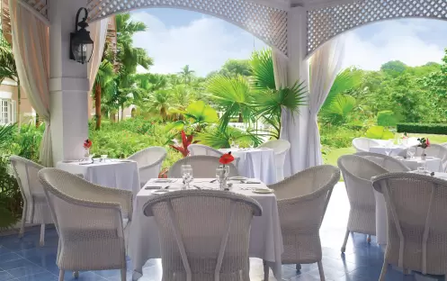 Couples Sans Souci-Palazzina Restaurant_2_113